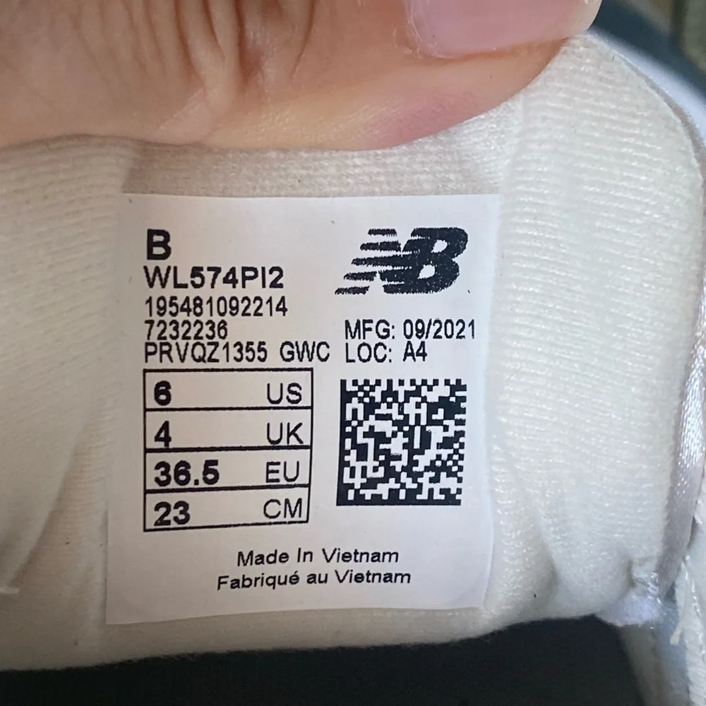 New Balance 574 NWOT, metallic croc embossed, size 6 - Picture 11 of 15